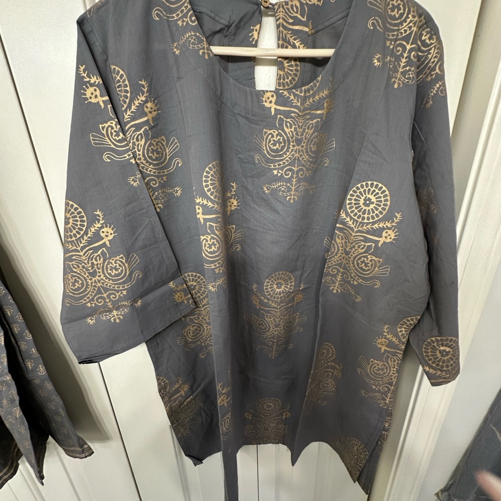 SALE‼️Gray and Gold Patterned Gharara and Kameez set in size 25” in pure Cotton. - Picture 8 of 16